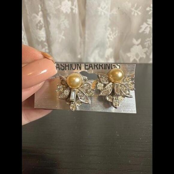 Vintage Pearl and Rhinestone Clip-On Earrings – Statement Fashion Jewelry - Picture 1 of 2